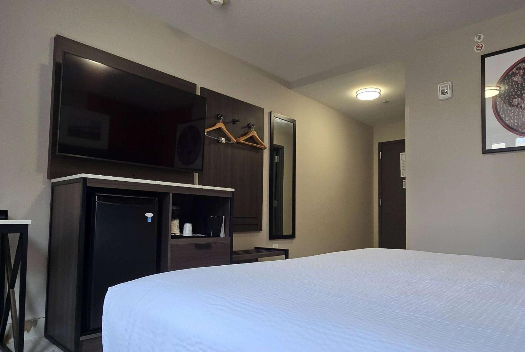 Ramada By Wyndham Brooklyn Empire Blvd